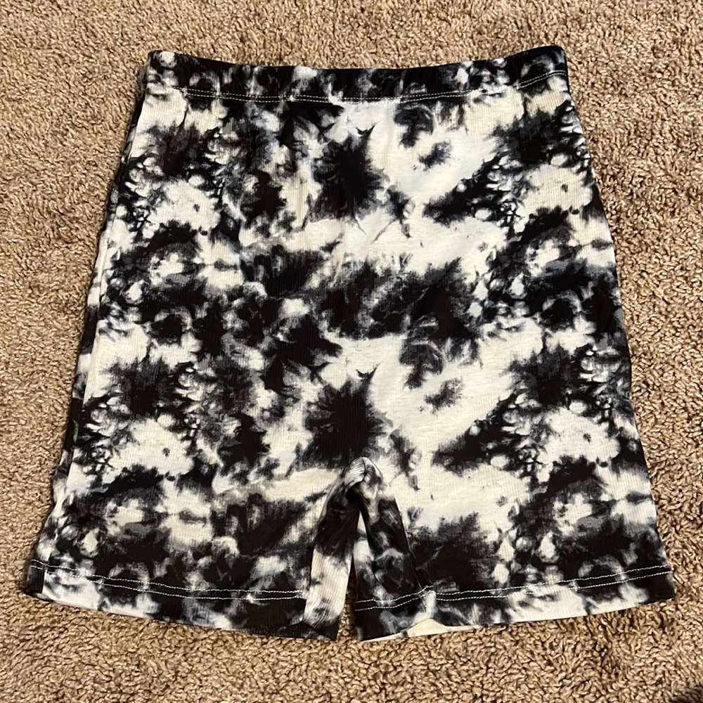 Black and white marble biker shorts